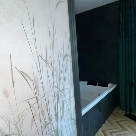 Sadowa Ostoja Z Prywatnymi Jacuzzi Apartmán