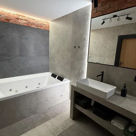 Apartmán Sadowa Ostoja Z Prywatnymi Jacuzzi Pierwoszyno